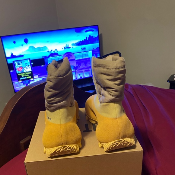 Yeezy knit runners main image 4